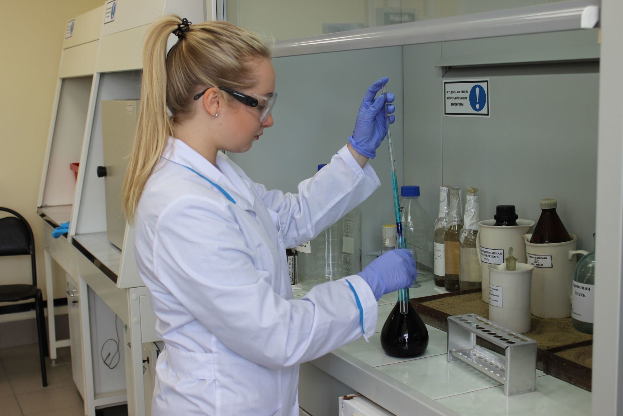 實(shí)驗(yàn)室中多參數(shù)水質(zhì)檢測(cè)儀的應(yīng)用 實(shí)驗(yàn)室中多參數(shù)水質(zhì)檢測(cè)儀的應(yīng)用