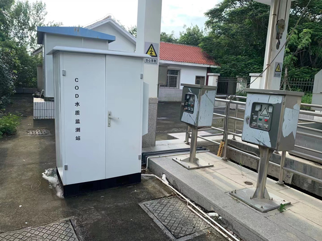 在線水質(zhì)監(jiān)測儀污水監(jiān)測現(xiàn)場 在線水質(zhì)監(jiān)測儀污水監(jiān)測現(xiàn)場